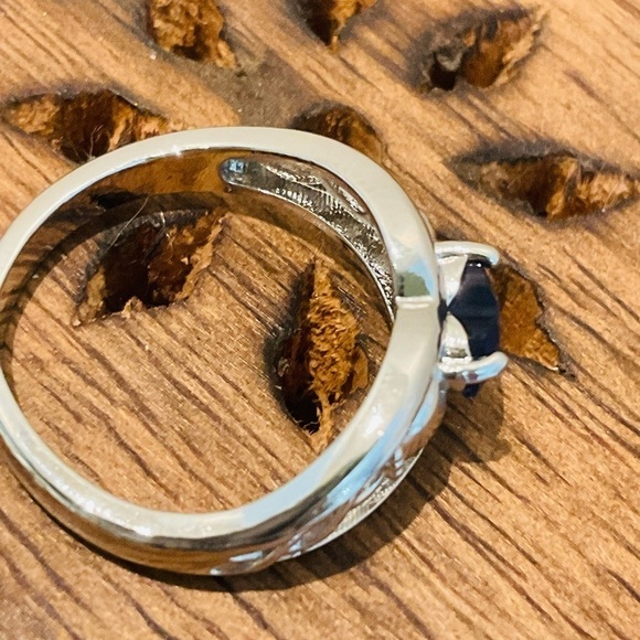 Silver Tone Heart Gemstone Decor Fashionable Ring in Size 8 - Picture 4 of 7